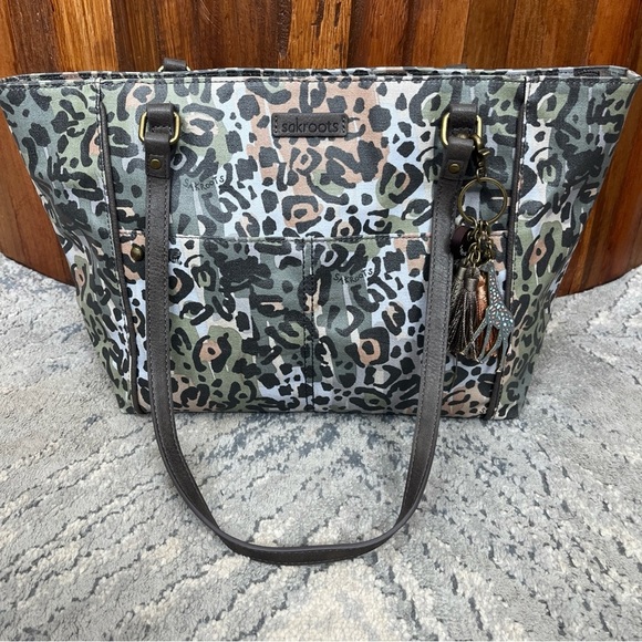 Sakroots Handbags - Sakroots Metro Tote Purse Coated Canvas Handbag Giraffe Charm Canvas Blue Desert